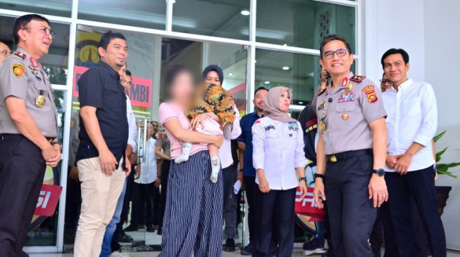 Polda Jambi Serahkan Bayi Korban TPPO Kembali ke Pangkuan Ibu Kandungnya